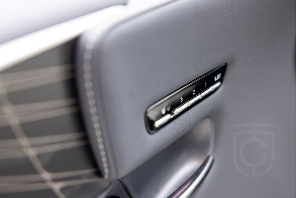 Lexus LS 500 500h AWD President Line | Ottoman seat |