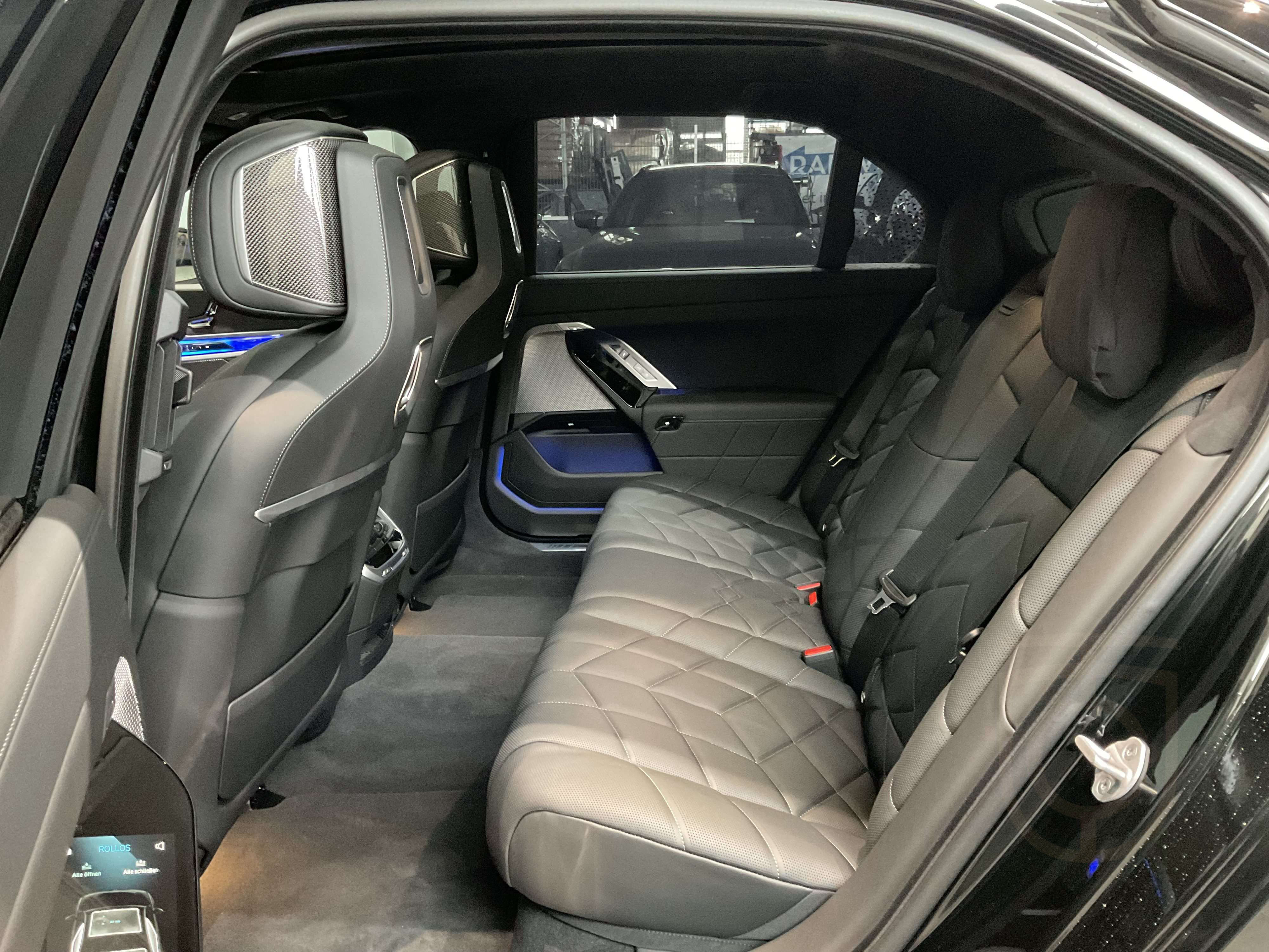 BMW i7