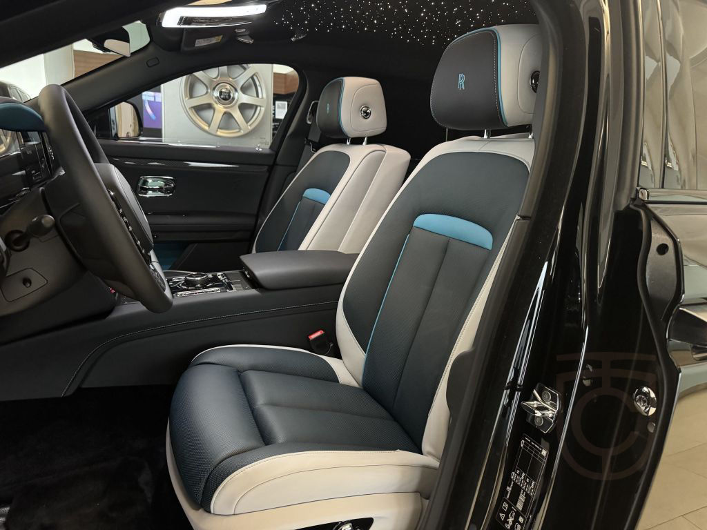 Rolls-Royce Ghost Black Badge LP 504.619,50€