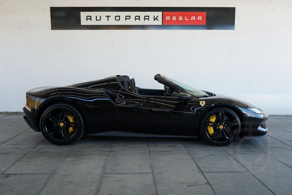 Ferrari 296 GTS BLACK*LIFT*CARBON+Corsa Racing Seats*NEW