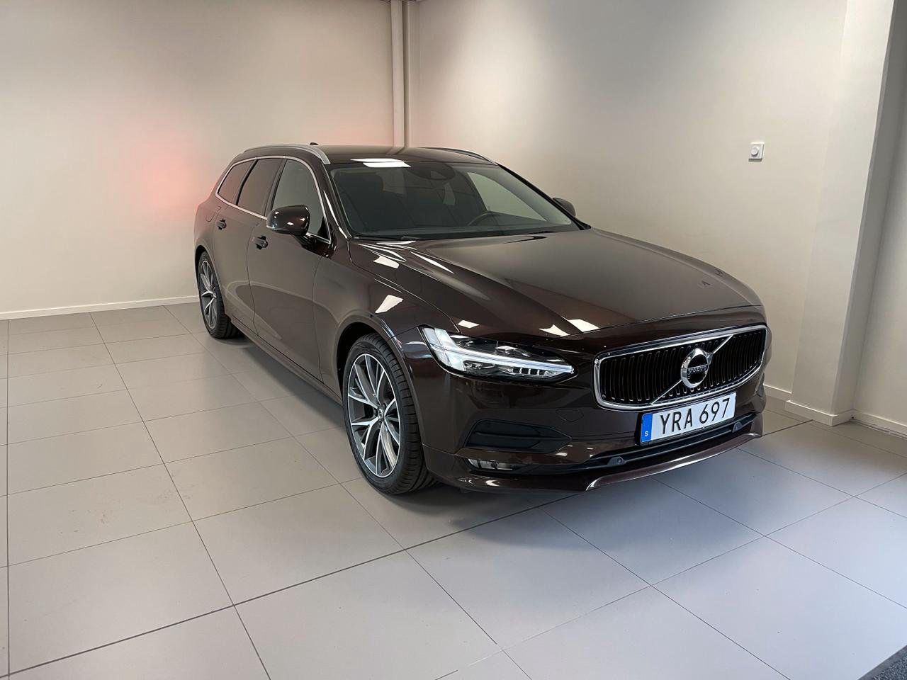 Volvo V90 D4 Momentum Advanced SE. Parkeringssensor Fram/Bak