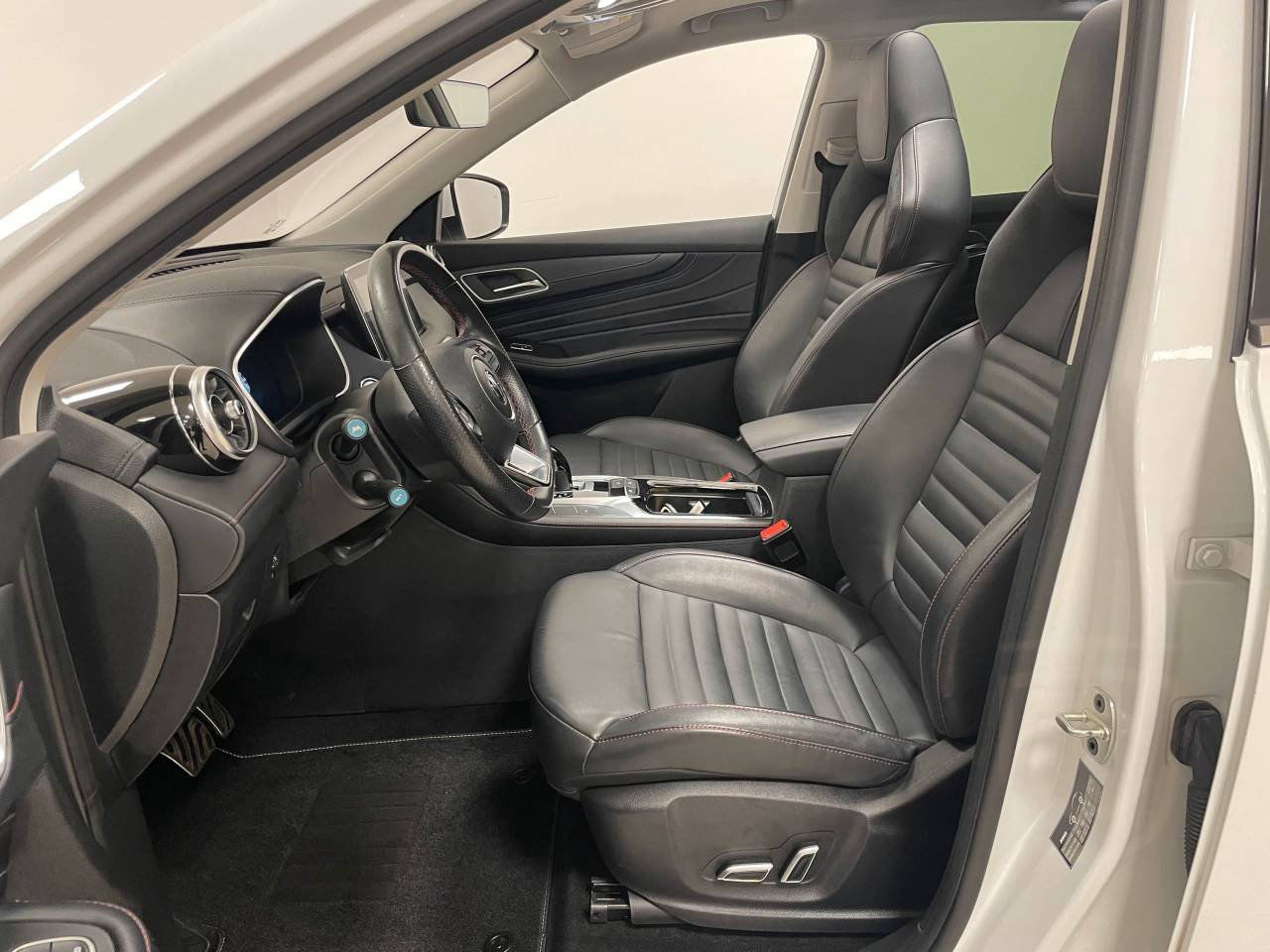 MG EHS PLUG-IN HYBRID LUXURY