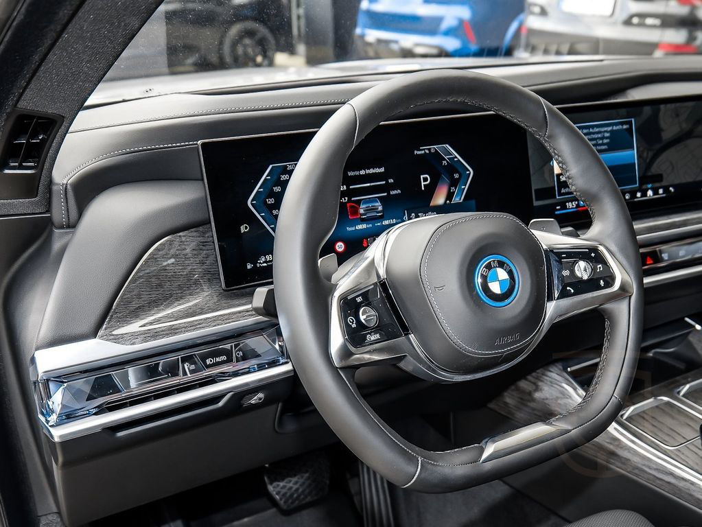 BMW 750e xDrive HUD PANO ACC 360°KAM RFK NAVI LED
