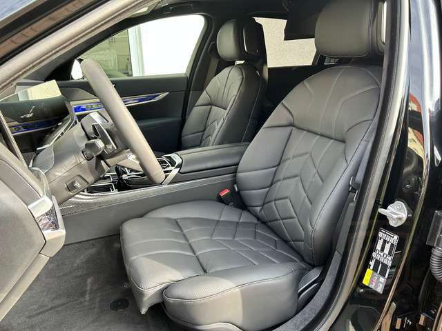 BMW i7