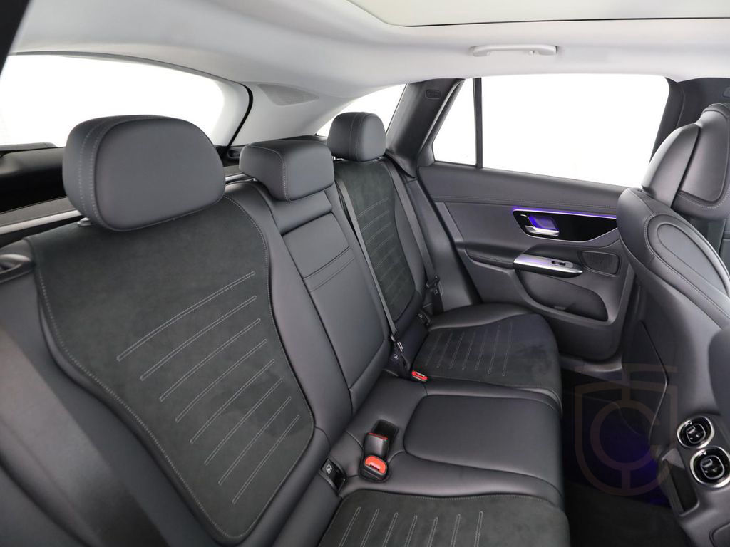 Mercedes-Benz GLC 300 d 4M AMG+NIGHT+AHK+DISTR+PANO+KAM+AMBI++