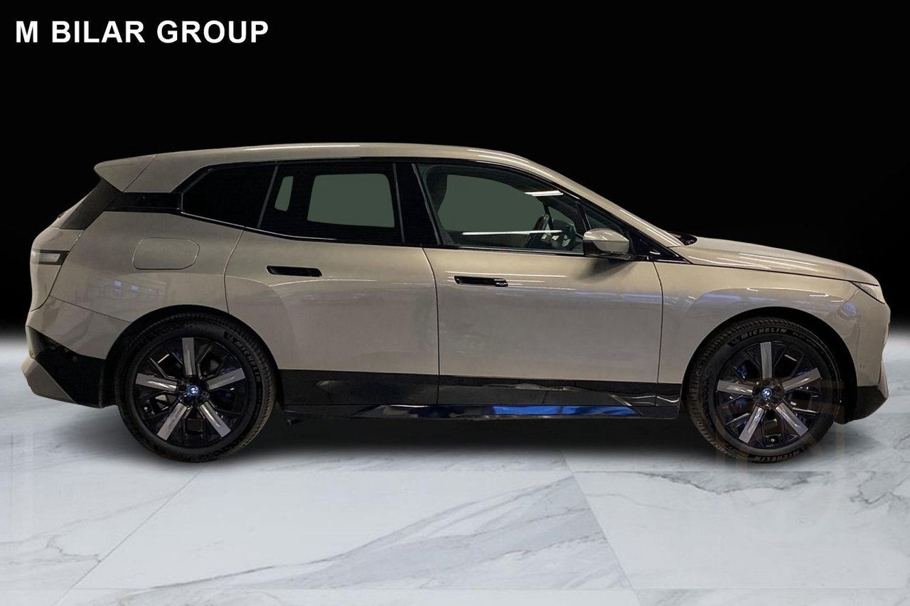 BMW iX xDrive50 Aktiv-styrning