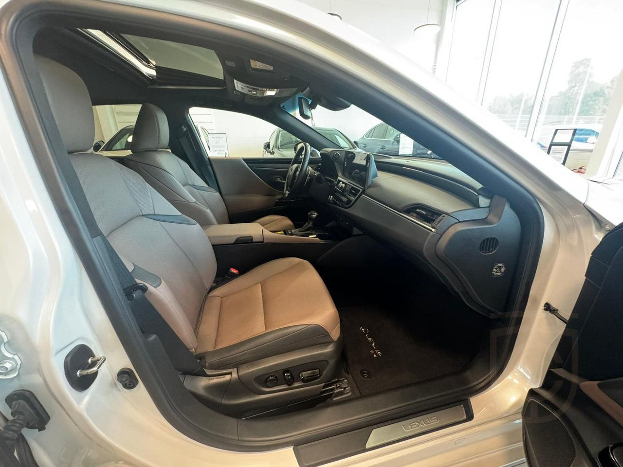 Lexus ES 300h 2.5 E-CVT Limited Edition