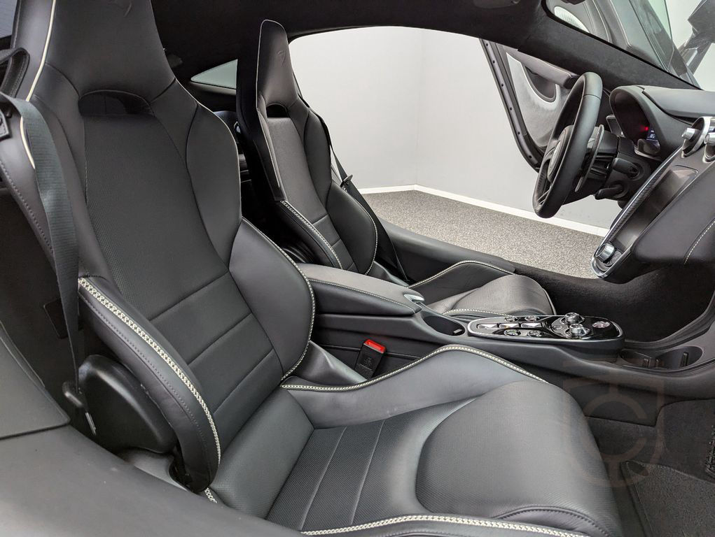 McLaren GT*MY2023*BLACK/BLACK*CARBON*FULL OPTIONS*B&W