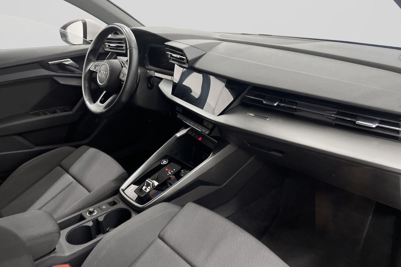 Audi A3 Sportback 45 TFSI e S-Line Cockpit Sensorer