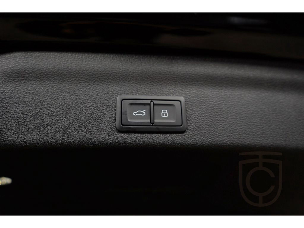 Audi RS6 Avant performance 22 Zoll Keramik Pano 360 K