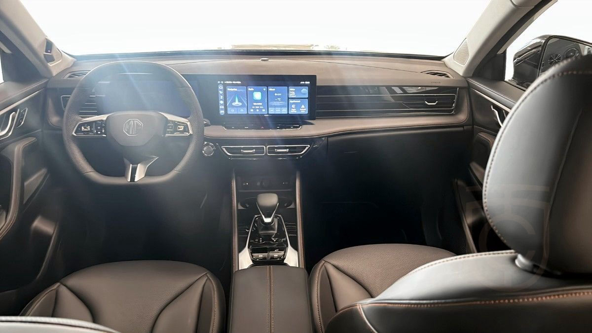 MG HS LUXURY PLUG-IN 100KM