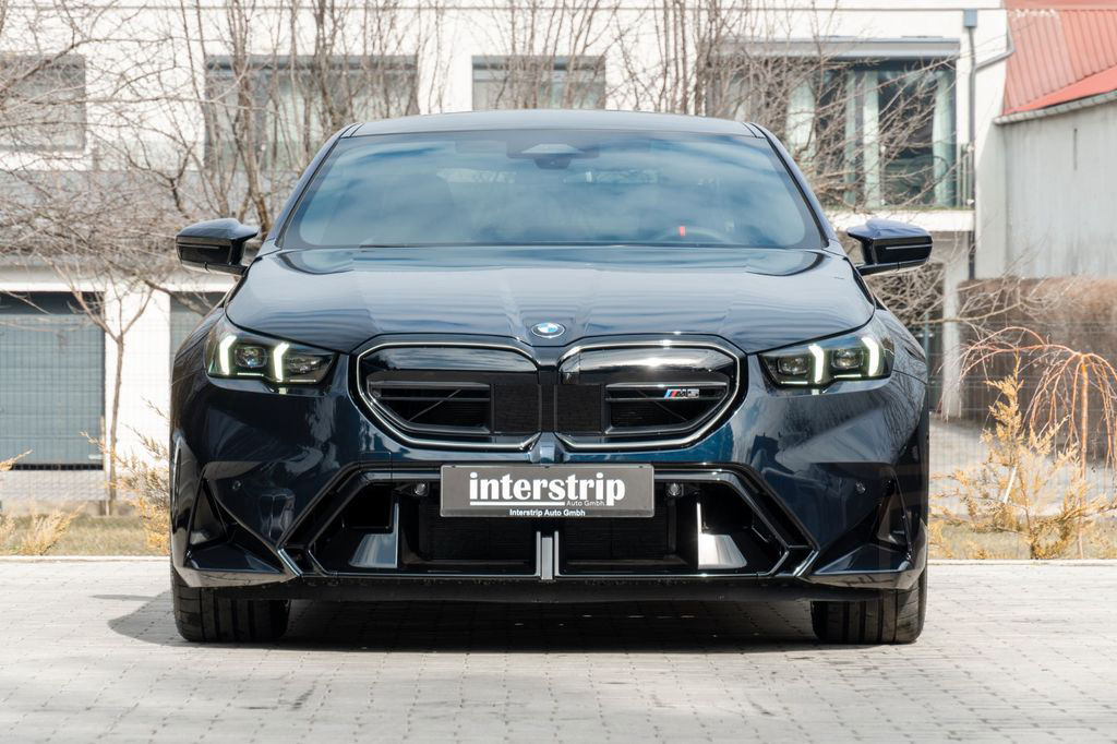 BMW M5 DR.ASS.PLUS.PANORAMA.B&W.360°.AHK.NEU MODELL