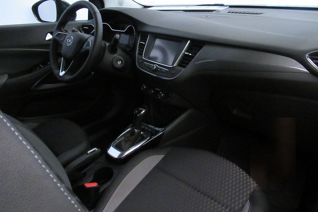Opel Crossland X Dynamic 130Hk automat