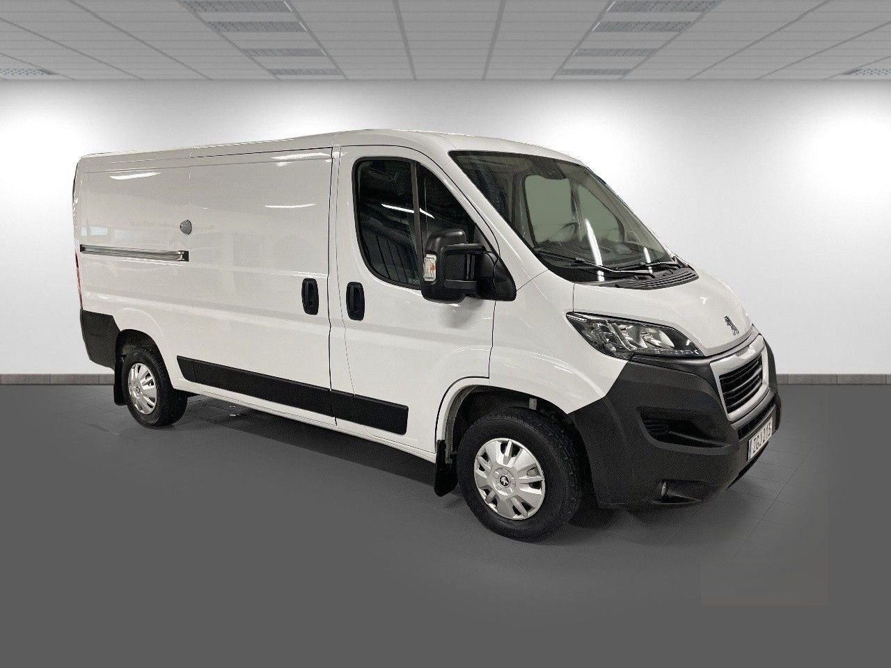 Peugeot Boxer Van 335 2.2 BlueHDi