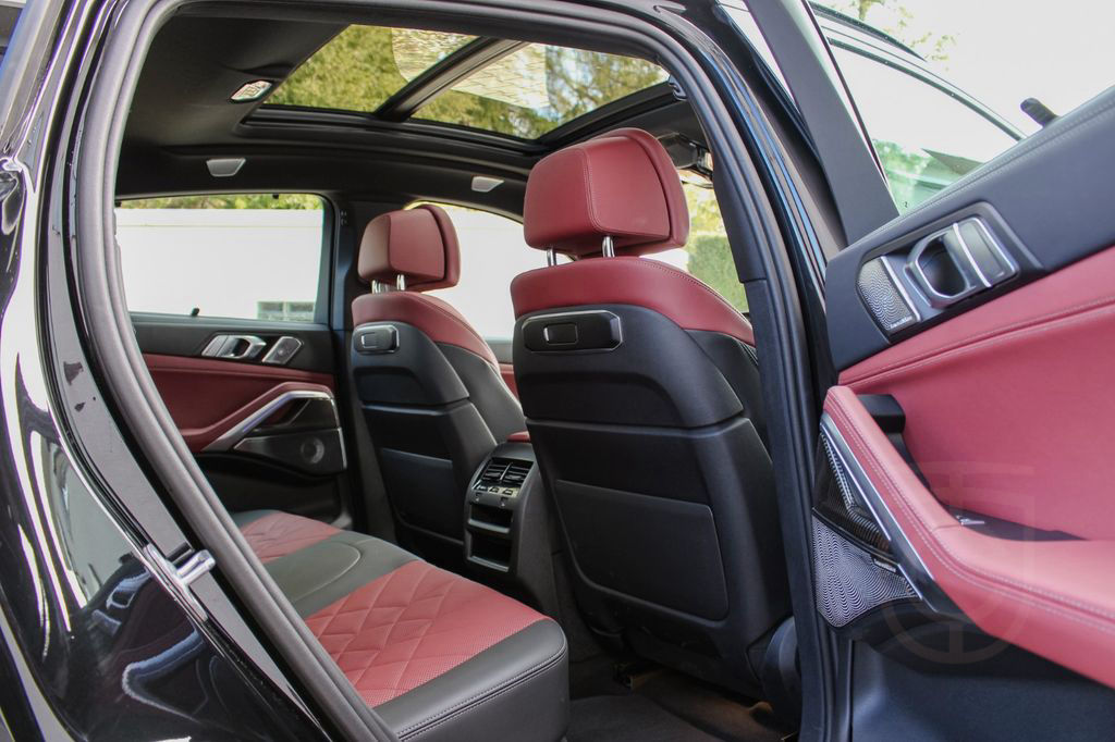 BMW X6 M60 i xDrive / STANDHEIZUNG / B&W / TRAVEL