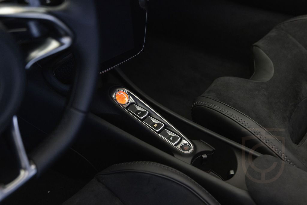 McLaren Artura Spider