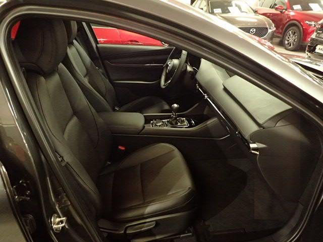 Mazda 3 2,0 Cosmo 5d Mildhybrid Skinn