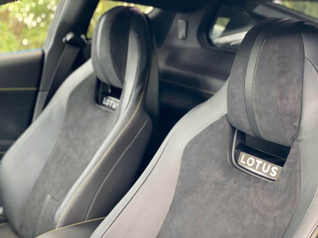 Lotus Emira V6 First Edition Vollausstattung Neuwagen