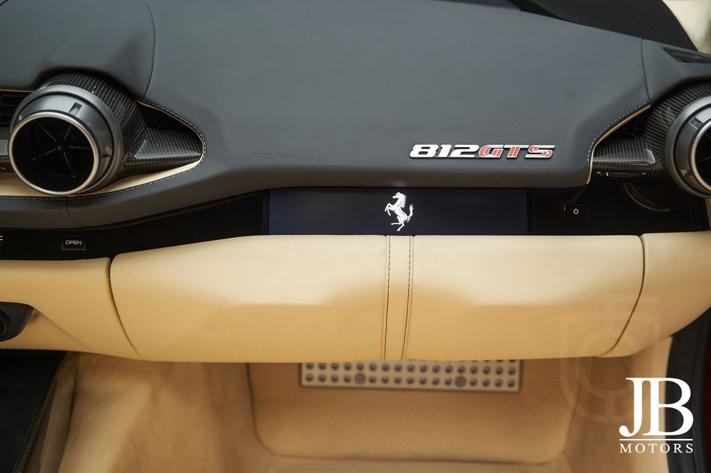 Ferrari 812 GTS Lift Full Carbon Passenger JBL 360° NEW