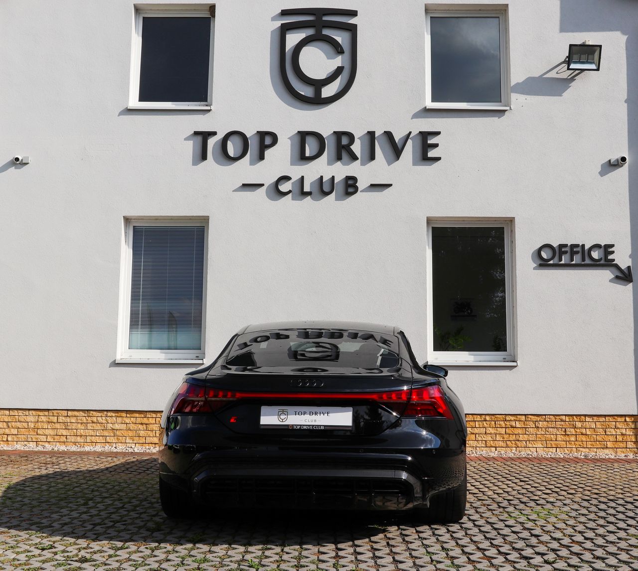 Audi RS e-tron GT/440kW/Masáž/HUD/Noční Vidění SKLADEM