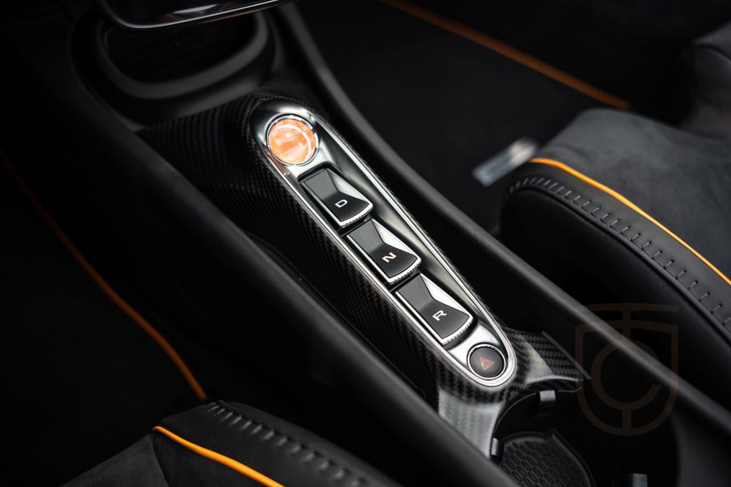 McLaren Artura Spider