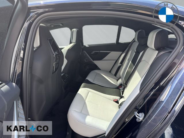BMW M5 Limousine Carbon B&W Panorama IconicGlow LHZ