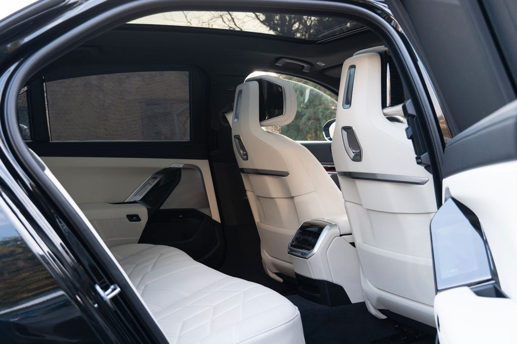 BMW 740d M SPORT.INDIVIDUAL.MASSAGE.SOFTCL.SKY.AHK