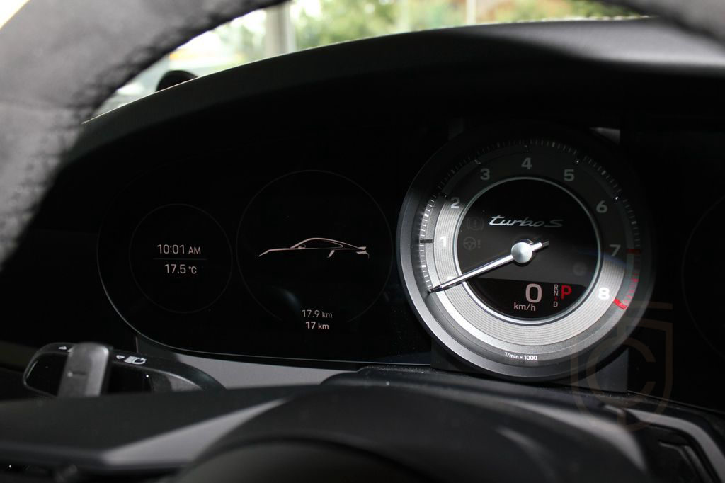 Porsche 992 Turbo S RHD/Sportabgas/SportDesign/GDach/SWA