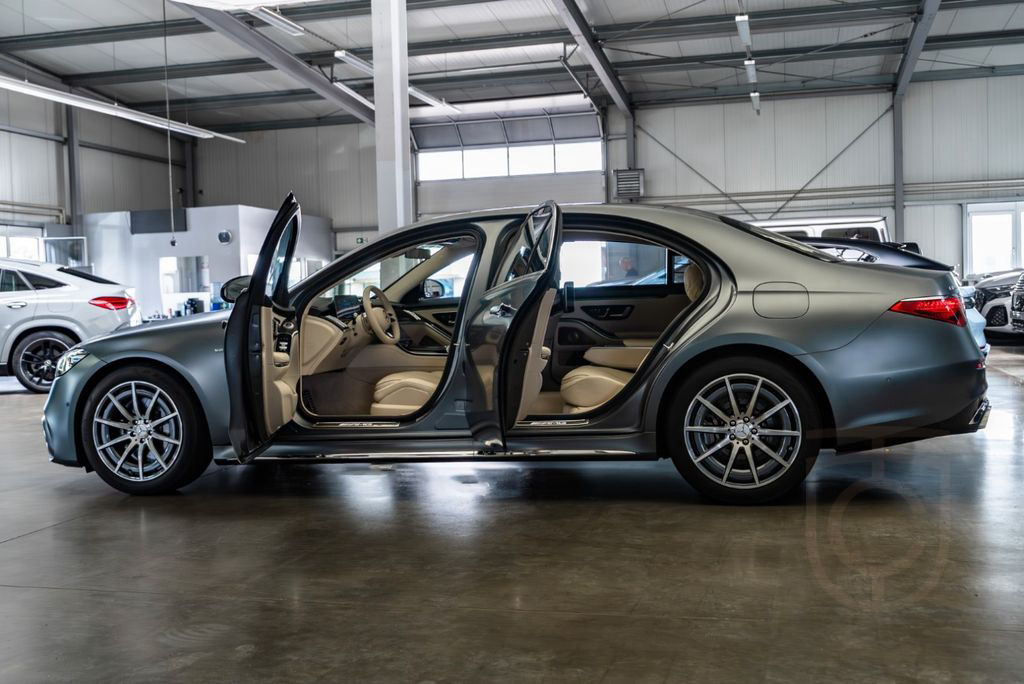 Mercedes-Benz S 63 E AMG Per. Long /Carbon / Only 3720km!