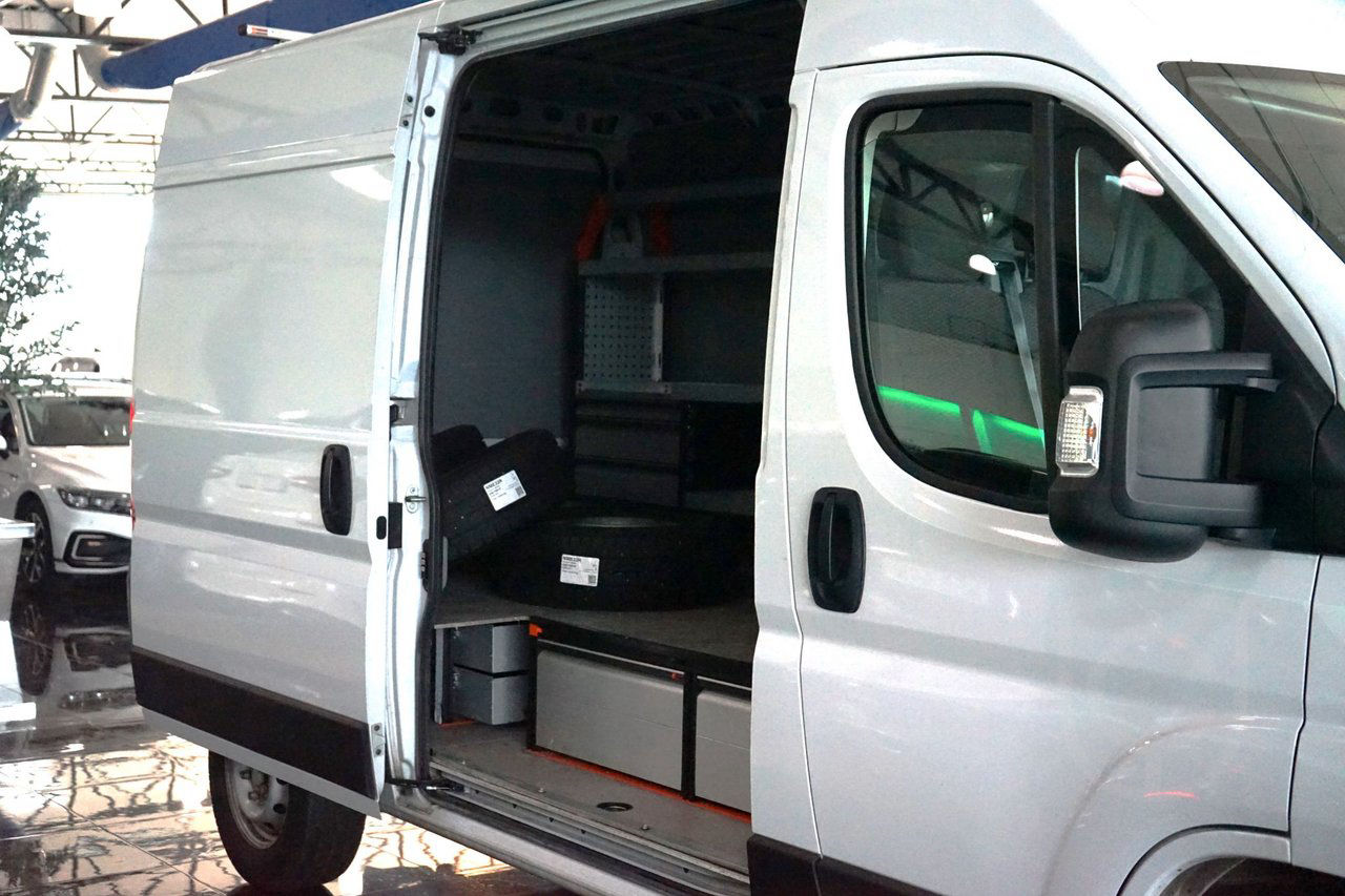 Peugeot Boxer Van 335 2.2 HDi Webasto