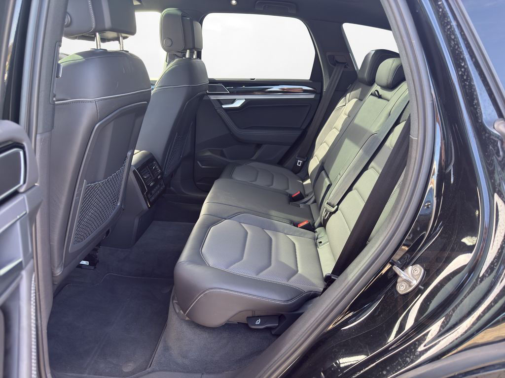 Volkswagen Touareg 3.0 TDI 4MOTION R-Line | PANO | AHK |