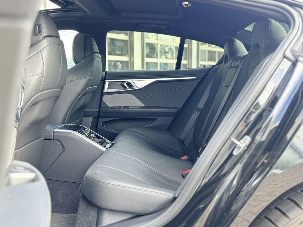 BMW M850 i xDrive PANO ACC LEDERVOLL!!1. Hd.