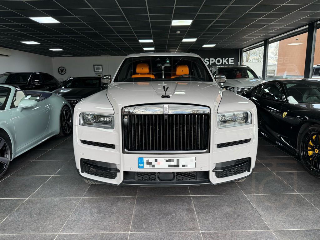 Rolls-Royce Cullinan- 4 seats- Bespoke- Starlight- Tables+TV