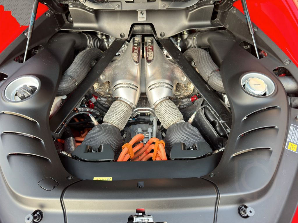Ferrari 296 GTB *Lift* *Racing Sitze*