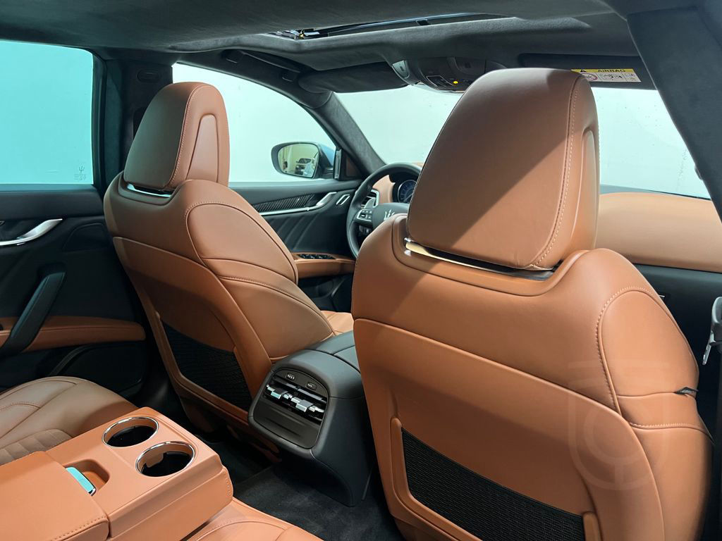 Maserati Ghibli SQ4 F Tributo Sondermodell, Pano, KW, ...