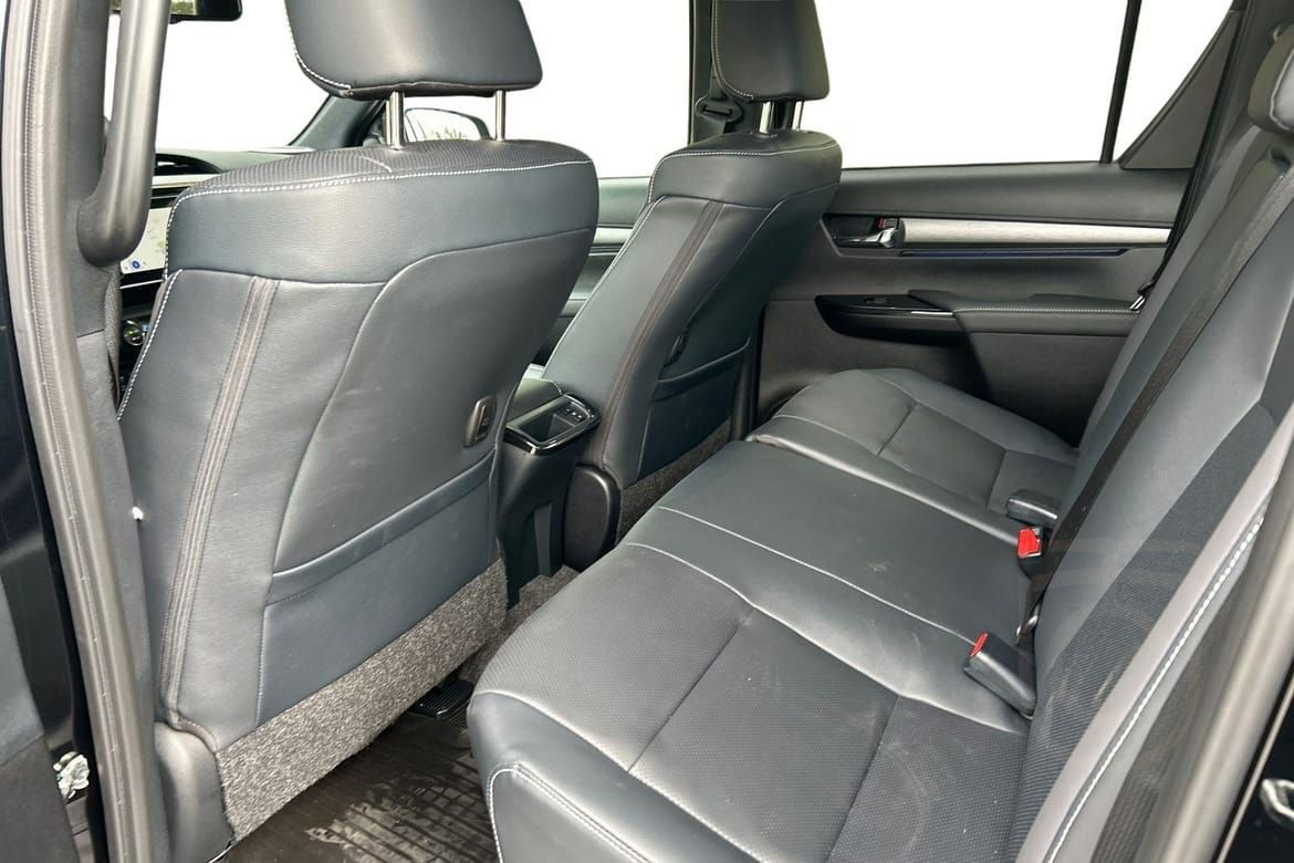 Toyota Hilux D-CAB 2,8 MHEV INVINCIBLE KOMF X-LJUS
