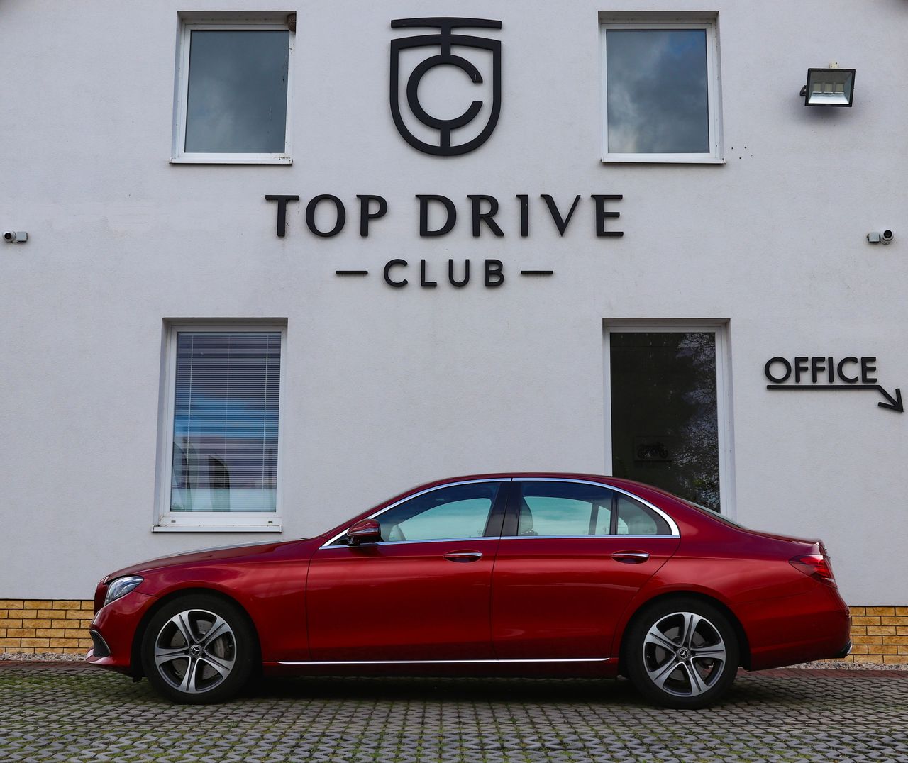 Mercedes-Benz E 400d 4MATIC AirSuspension/HUD/Designo/MBEAM/
