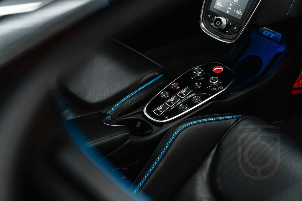 McLaren GT | WARRANTY | B&W | CARBON | LIFT | SERVICE 25