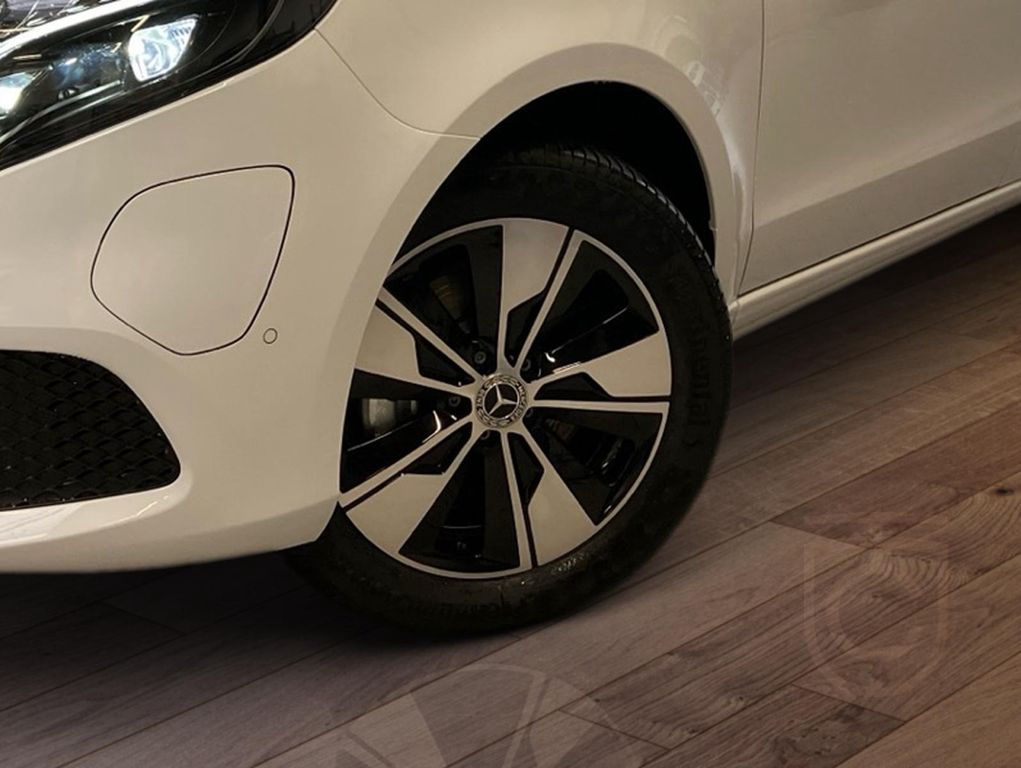 Mercedes-Benz EQV 300 L SpurW KlimaA Navi Distronic 360 PDC