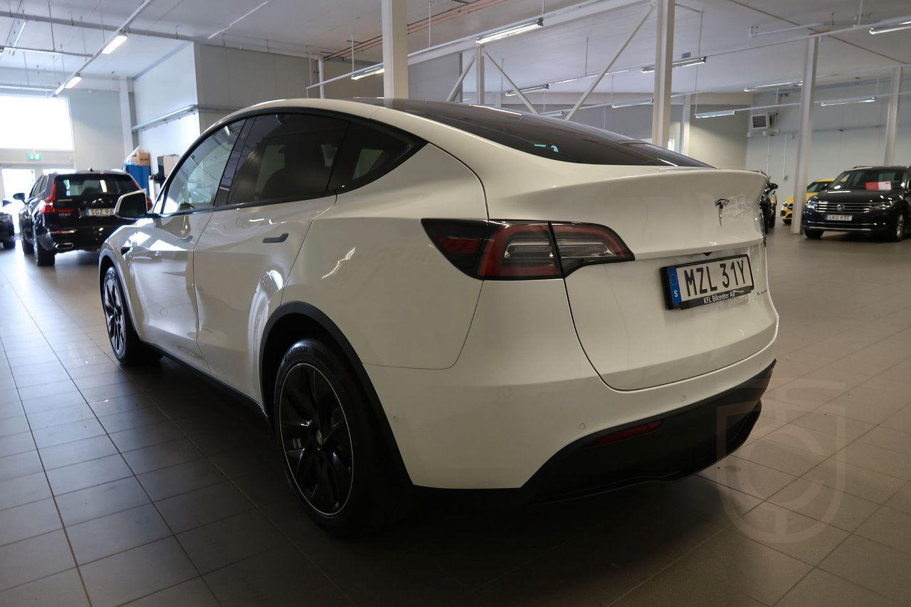 Tesla Model Y Long Range AWD Panorama-Kamera-Navi