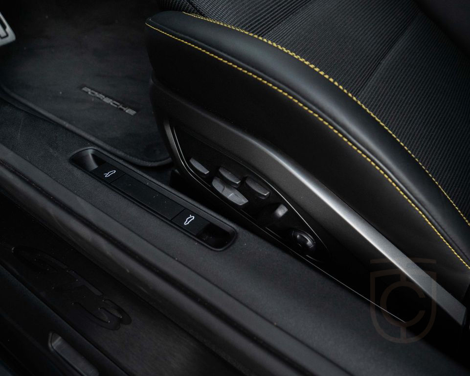 Porsche 992(911) GT3 Touring*PCCB*BOSE*LIFT*PASM*VTS