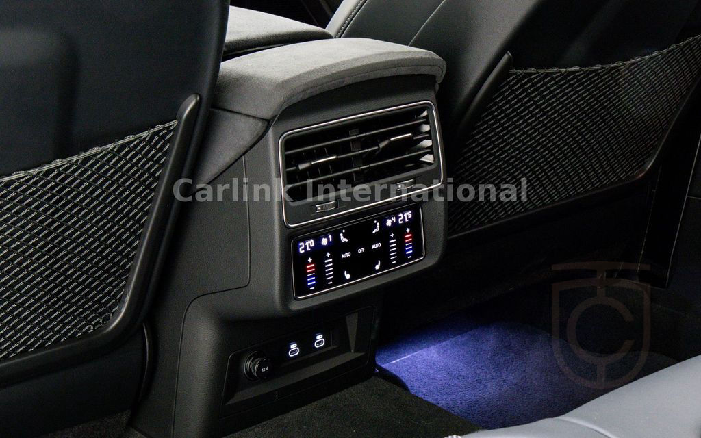 Audi RSQ8 PERFORMANCE-KERAMIK-AHK-SITZBELUFT.OLED