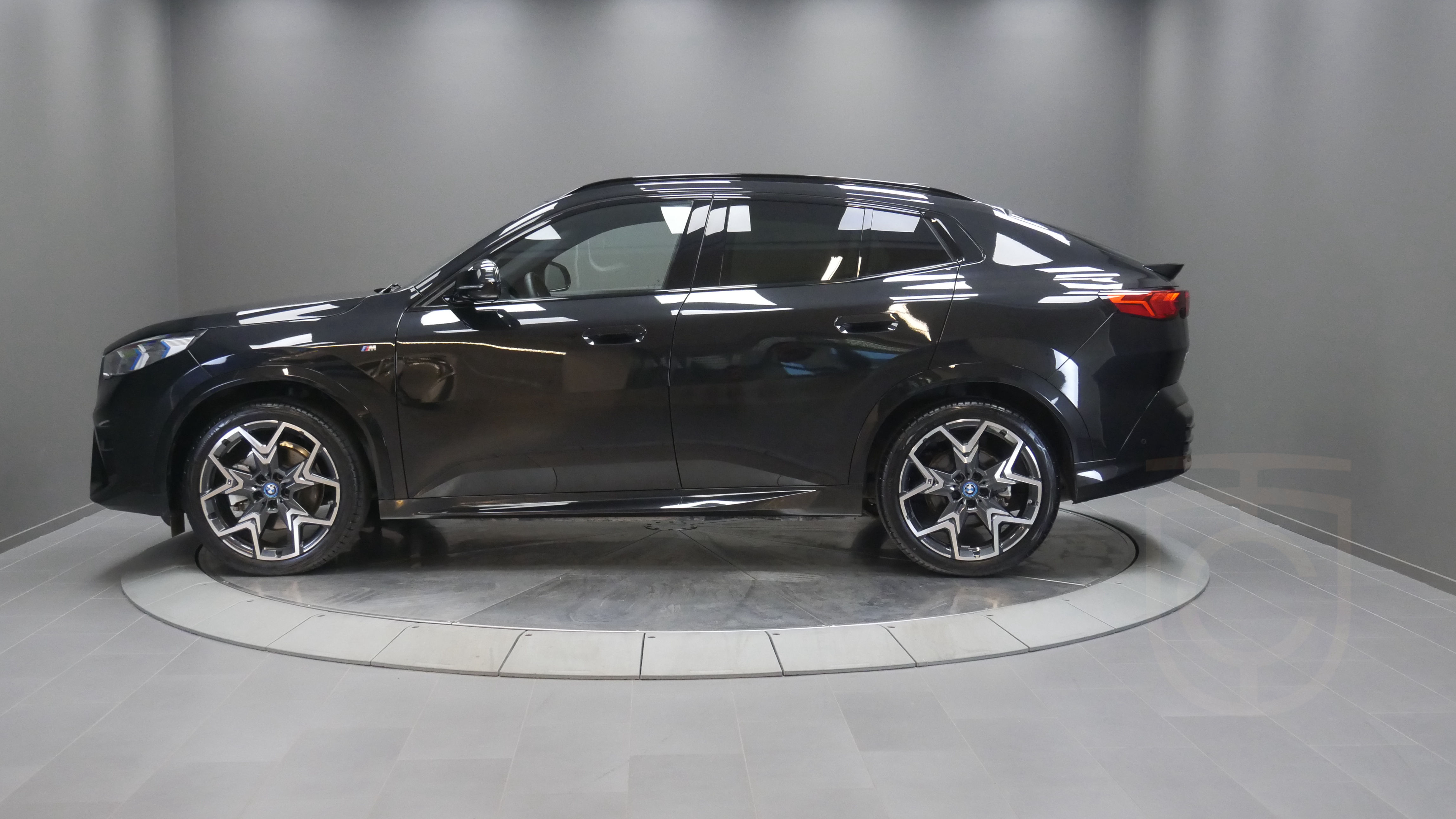 BMW iX2 xDrive30