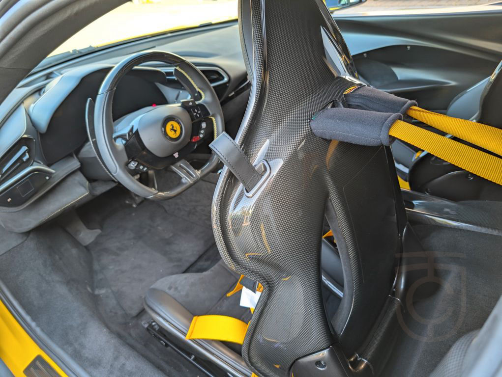 Ferrari 296 GTB/Voll PPF/Daytona Racing Sitze/LED Lenkra