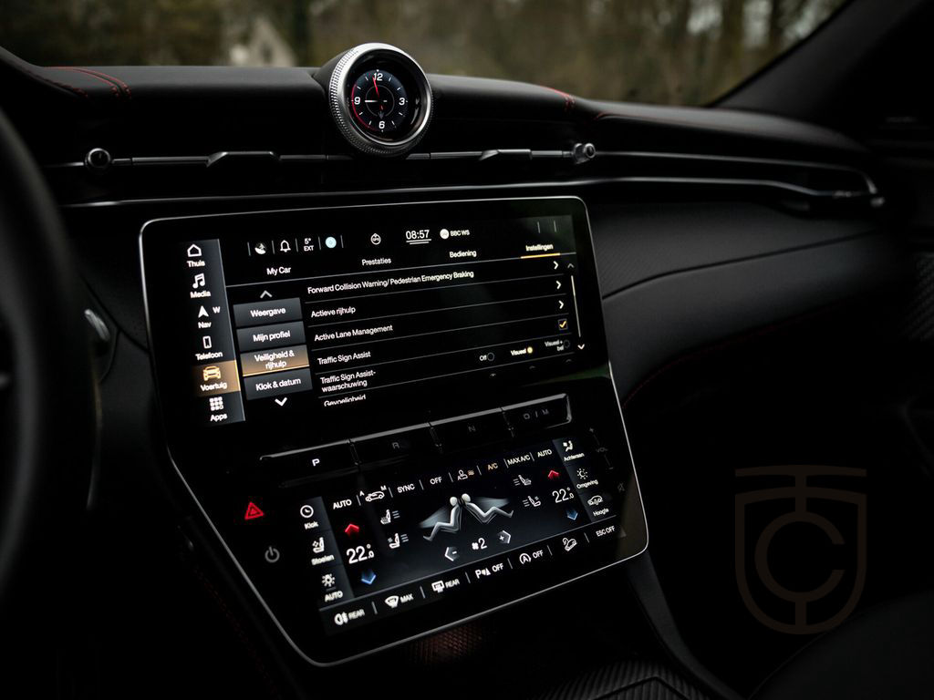 Maserati Grecale 3.0 V6 Trofeo 530pk | Sonus Faber | pano