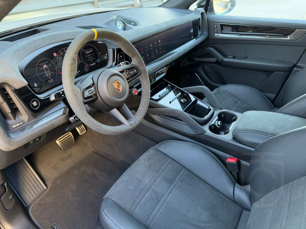 Porsche Cayenne Turbo E-Hybrid Coupe mit GT-Paket | PDCC