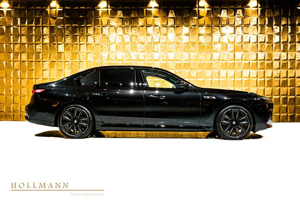 BMW M760e xDrive +SKY LOUNGE+M SPORT BRAKE SYSTEM+