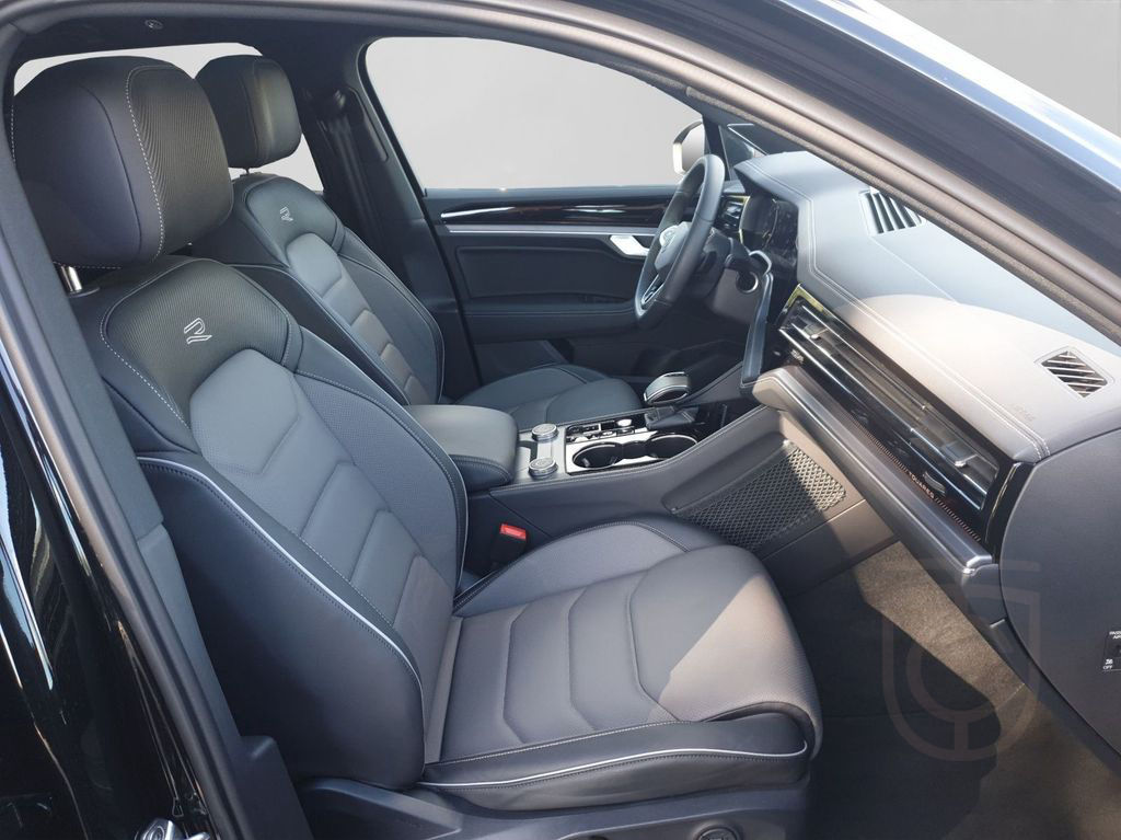 Volkswagen Touareg 3.0 TSI 4M R-LINE BLACKSTYLE NP126 LM22