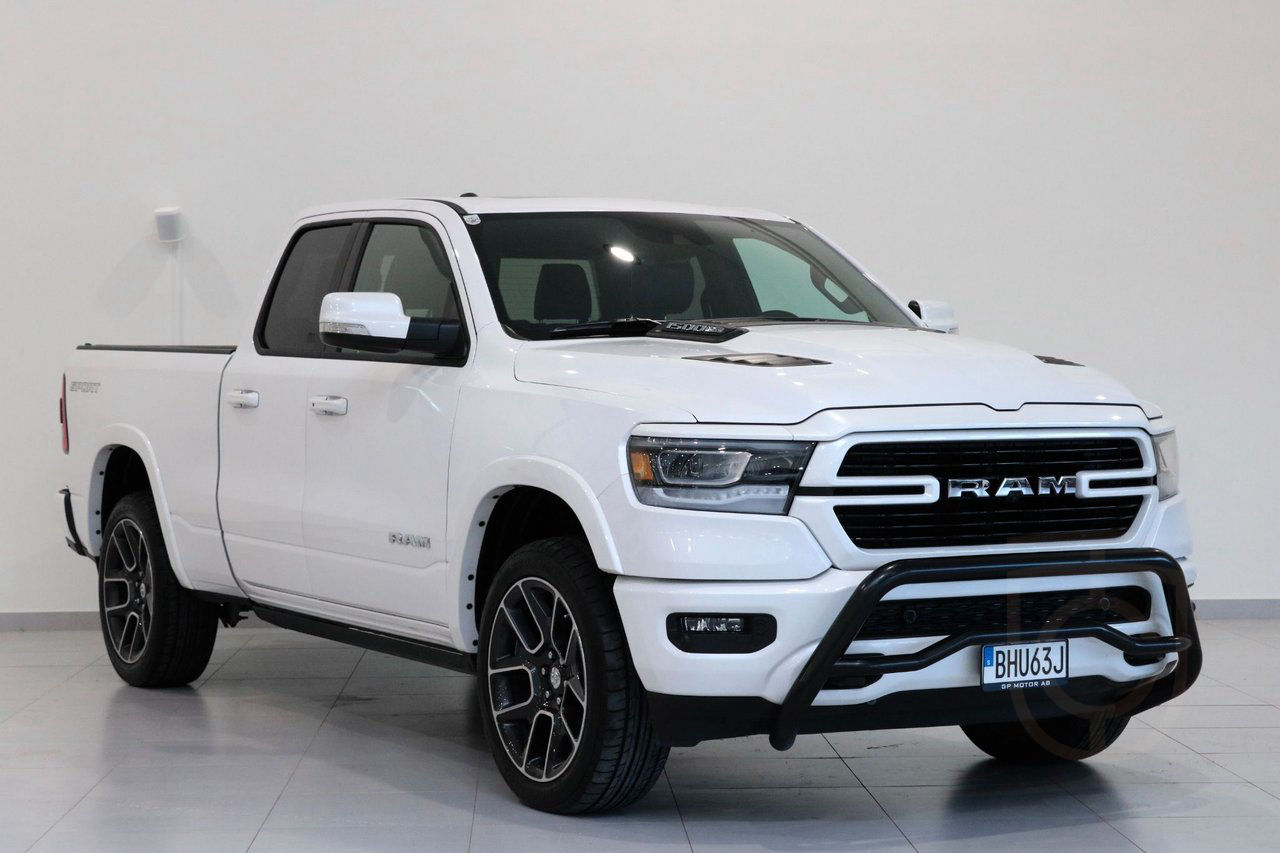 Dodge Ram 1500 Quad Cab 5.7 V8 HEMI 4x4 Laramie Sport
