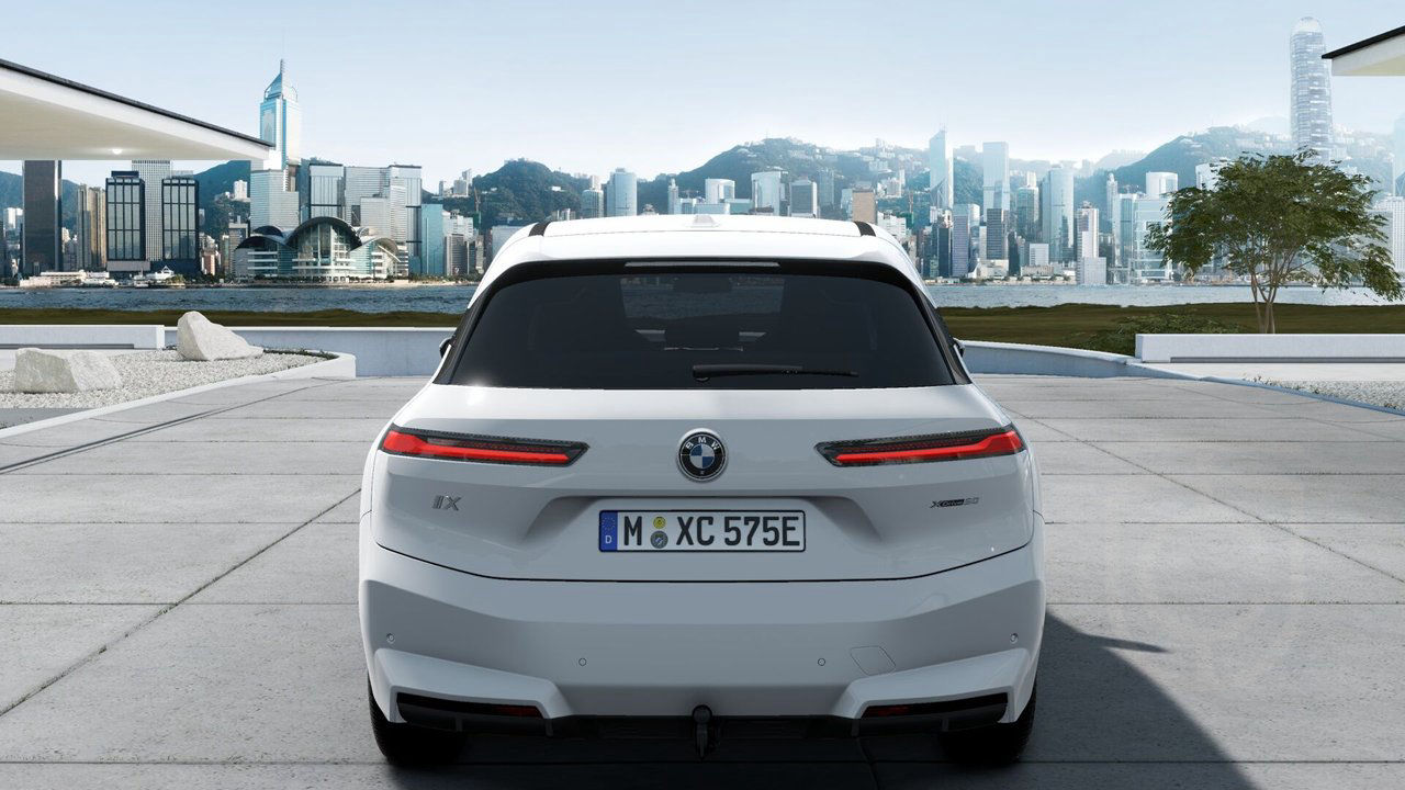 BMW iX xDrive60 Charged Edition